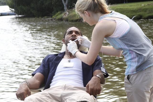 Still of Jason George and Mamie Gummer in Off the Map (2011)