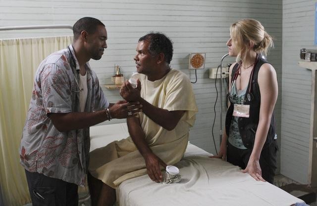 Still of Jason George and Mamie Gummer in Off the Map (2011)