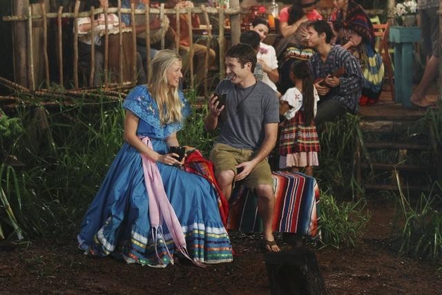 Still of Mamie Gummer and Zach Gilford in Off the Map (2011)