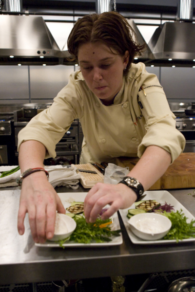 Still of Lisa Fernandes in Top Chef (2006)
