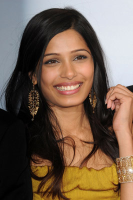 Freida Pinto at event of The 66th Annual Golden Globe Awards (2009)