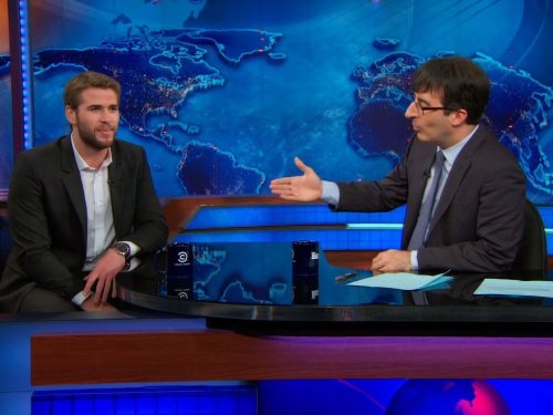 Still of John Oliver and Liam Hemsworth in The Daily Show (1996)