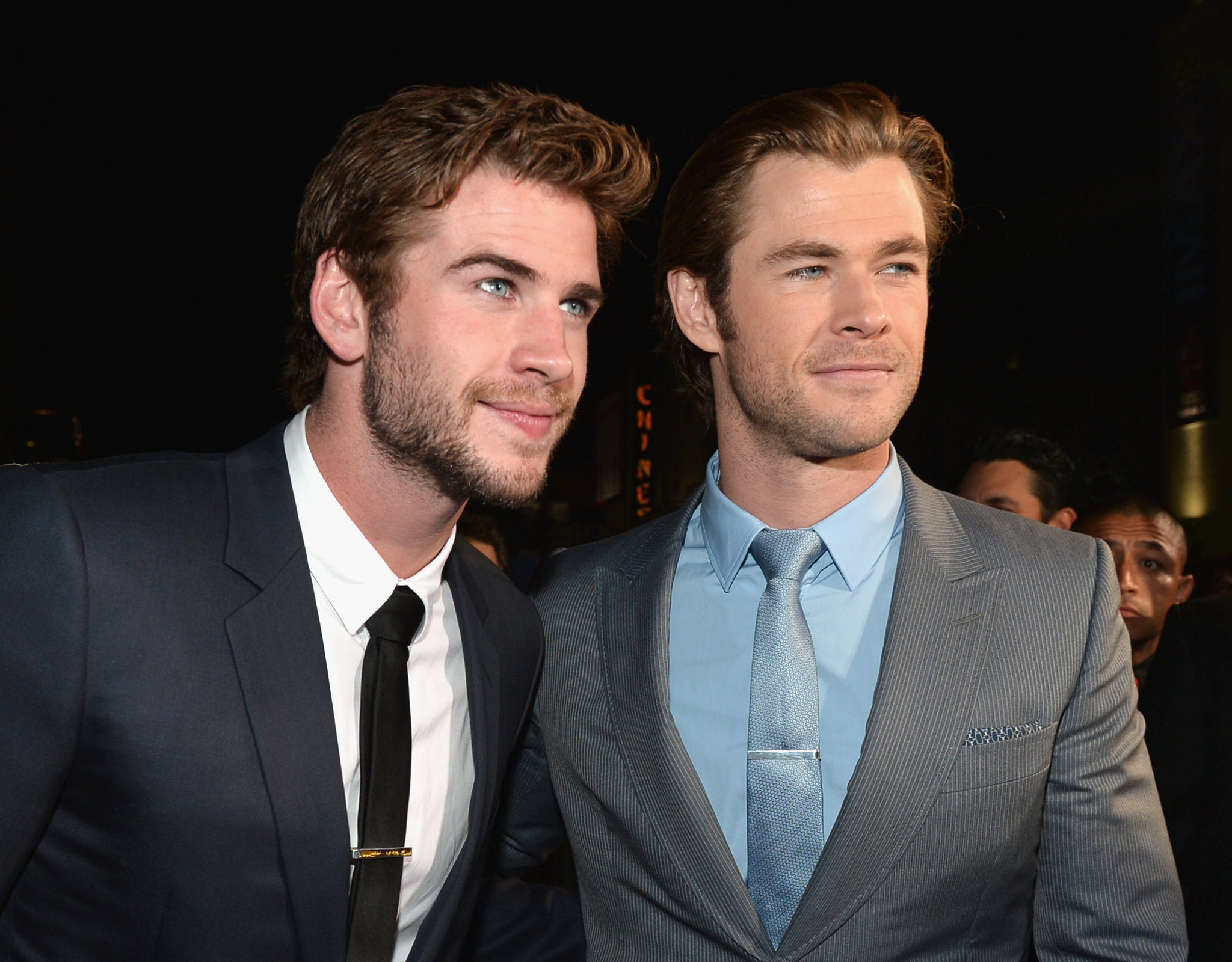 Chris Hemsworth and Liam Hemsworth at event of Toras: Tamsos pasaulis (2013)