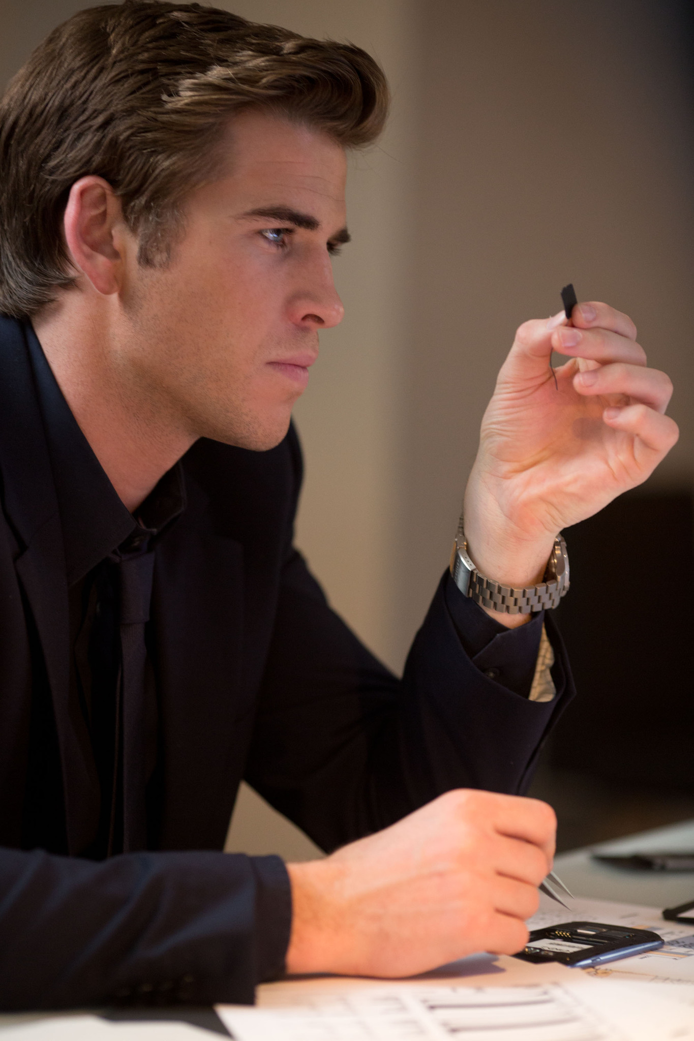 Still of Liam Hemsworth in Paranoia (2013)