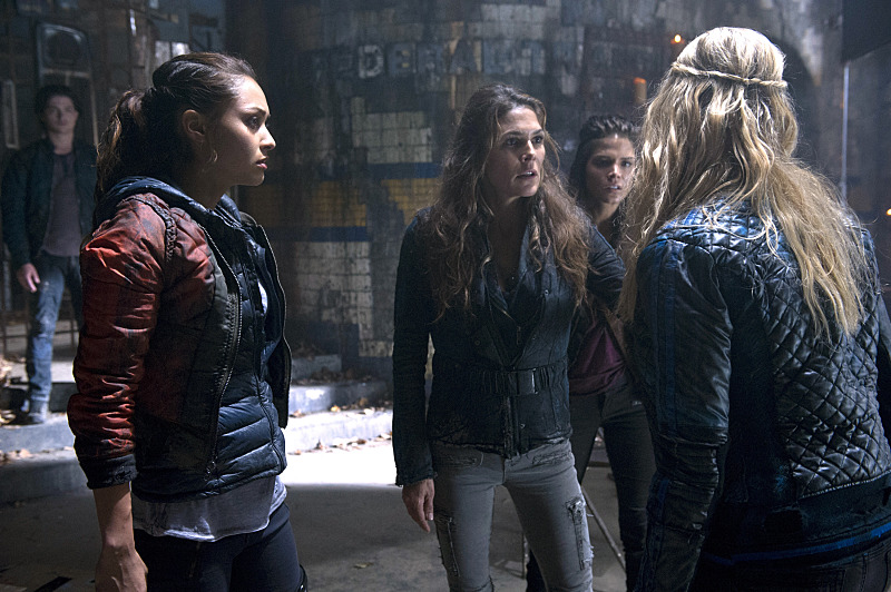 Still of Paige Turco, Eliza Taylor, Marie Avgeropoulos, Thomas McDonell and Lindsey Morgan in The 100 (2014)