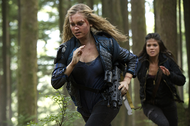 Still of Eliza Taylor and Marie Avgeropoulos in The 100 (2014)