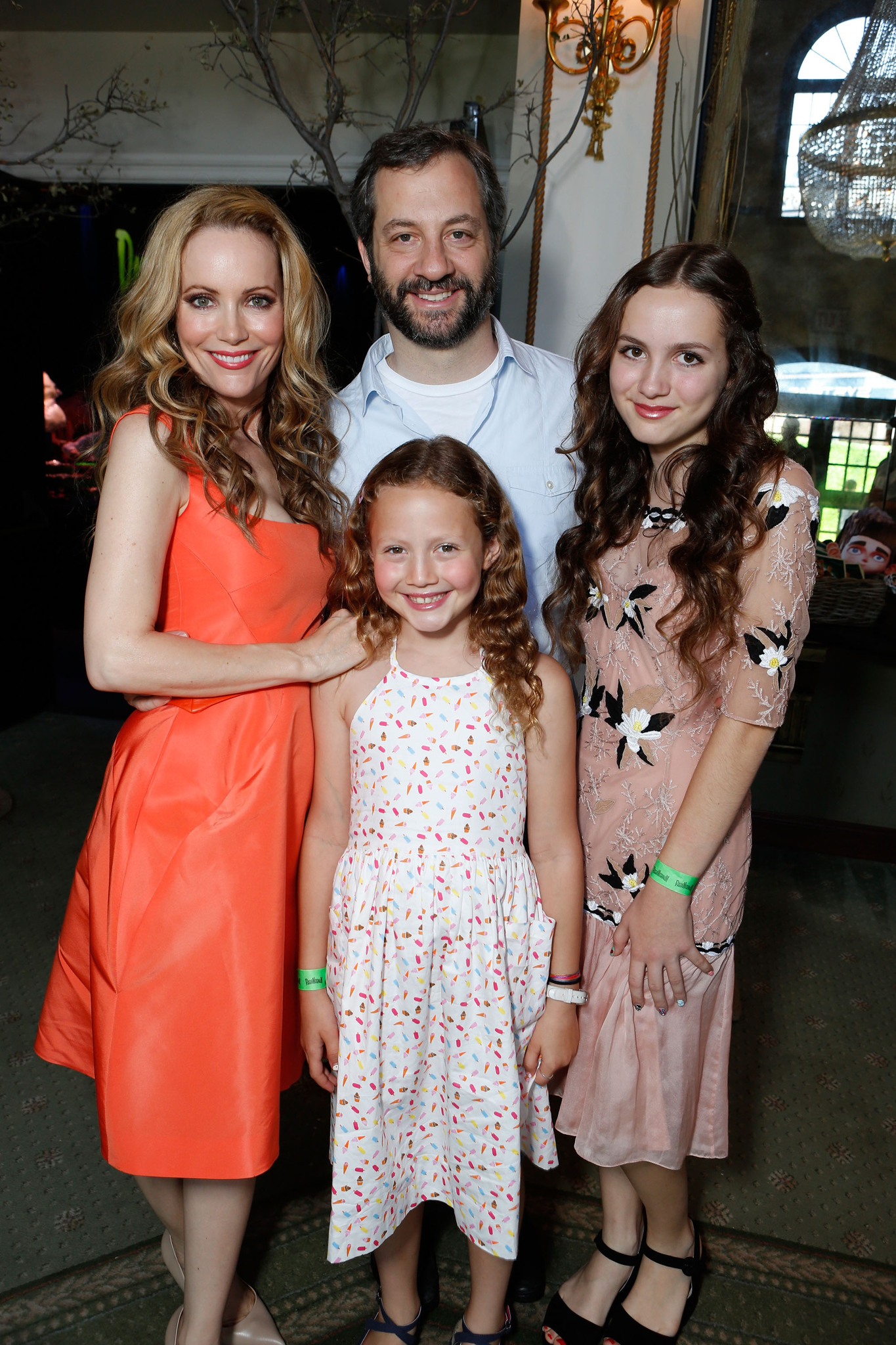 Leslie Mann, Judd Apatow, Maude Apatow and Iris Apatow at event of Paranormanas (2012)