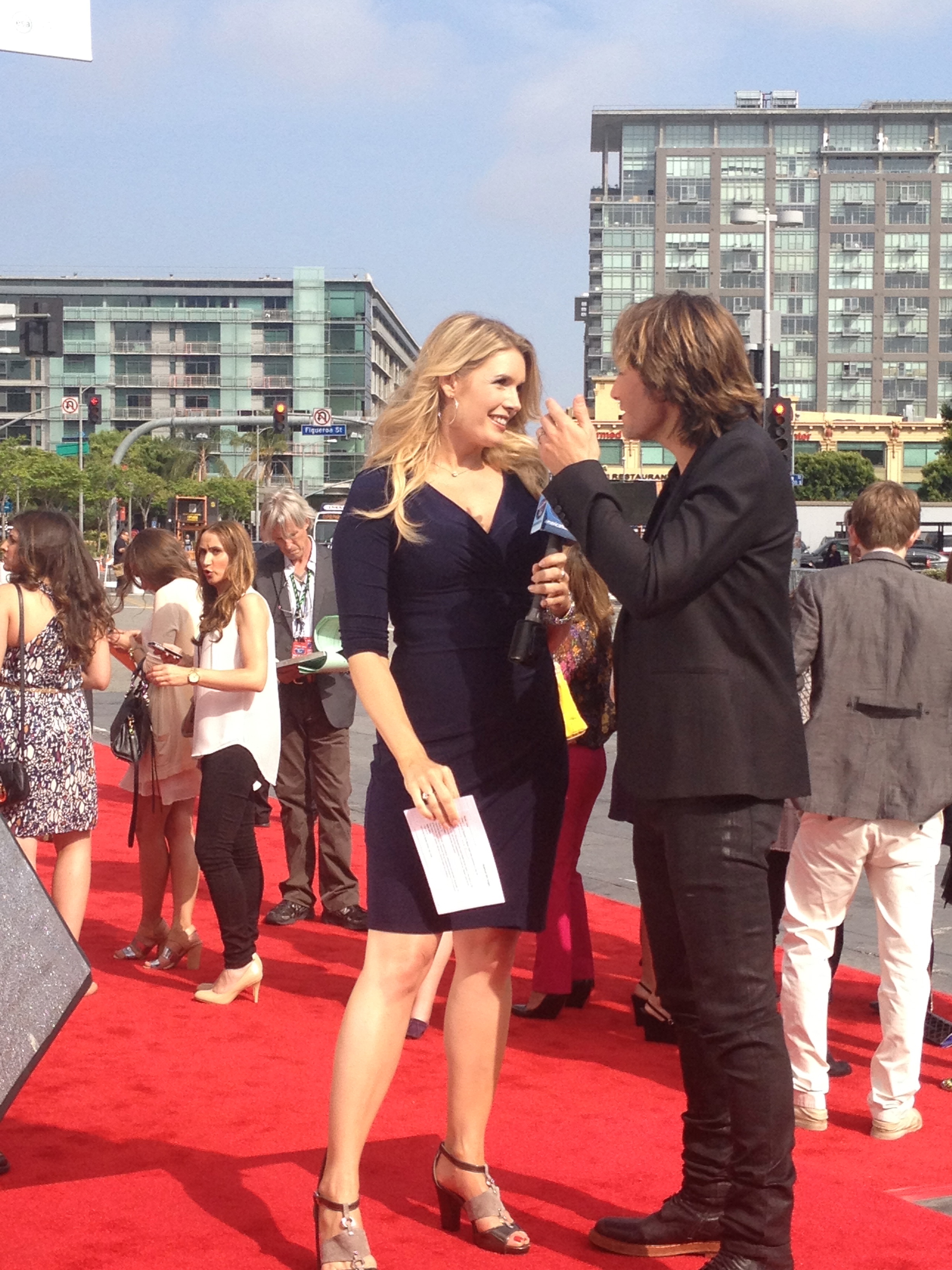 Jessica York interviewing Keith Urban at the American Idol Finale.