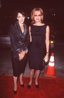Jennifer Beals and Christine Lahti at event of Beloved (1998)
