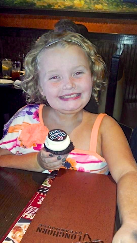 With Alana from 'Here Comes Honey Boo Boo' She is eating my cupcakes I made for 'Dumb an Dumber To'.