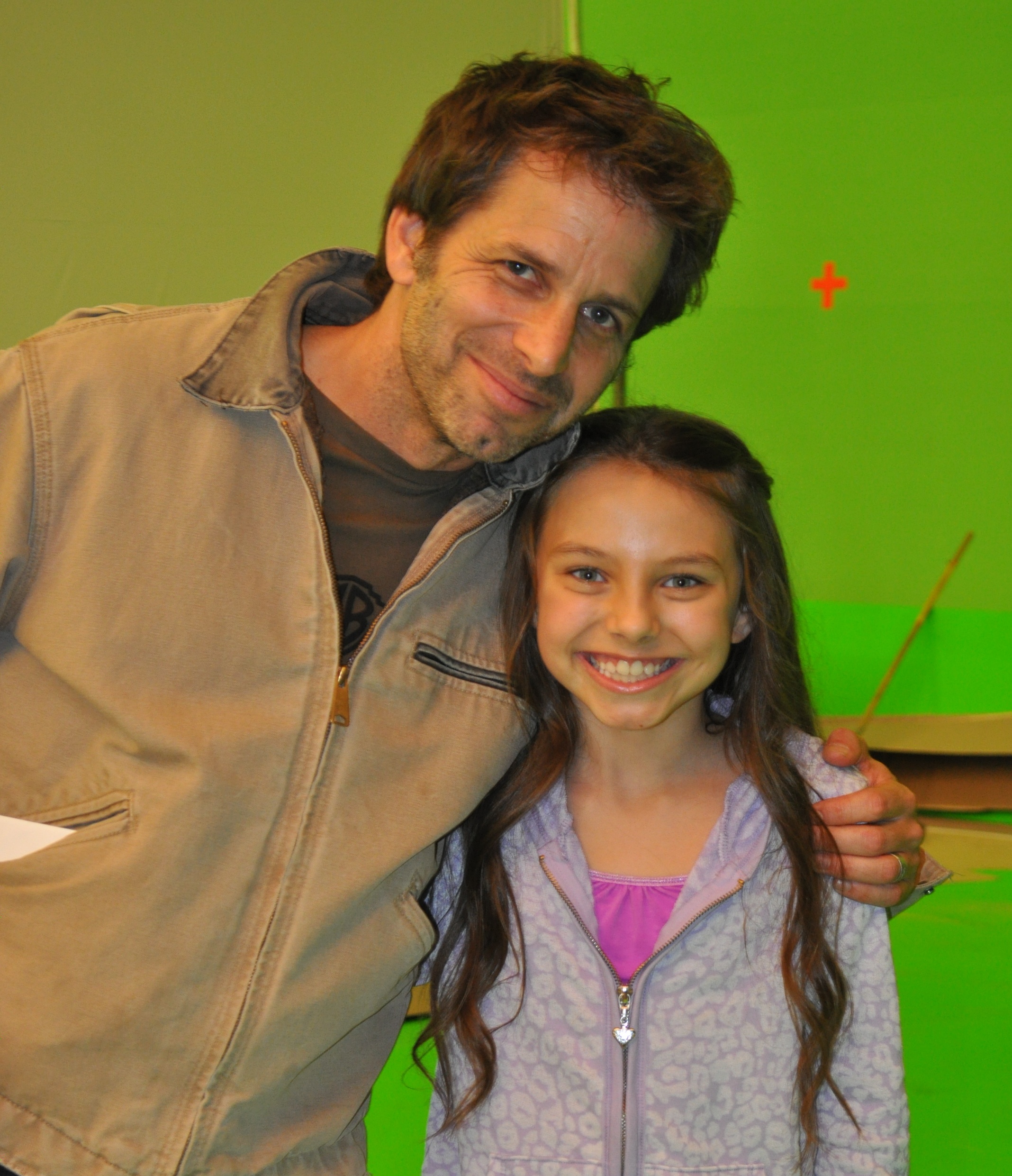 Caitlin Carmichael and Zack Snyder on the set of 
