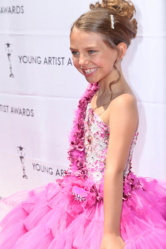 Caitlin Carmichael at the 2012 Young Artist Awards