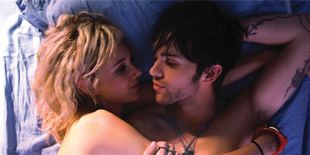 Still of Thomas Dekker and Juno Temple in Kaboom (2010)