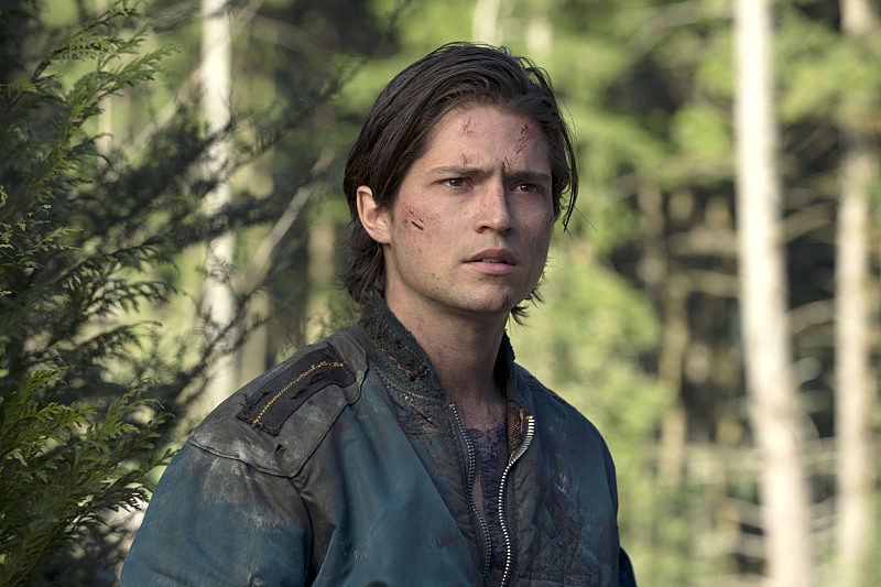 Still of Thomas McDonell in The 100 (2014)