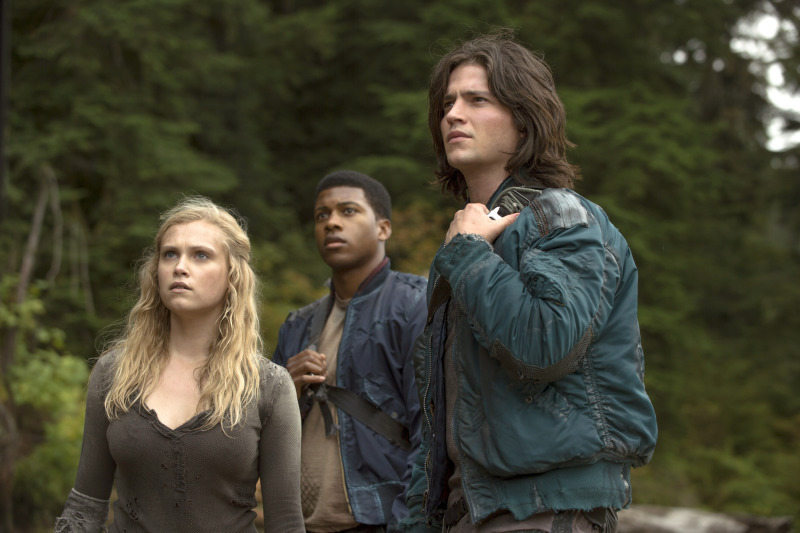 Still of Eliza Taylor, Eli Goree and Thomas McDonell in The 100 (2014)
