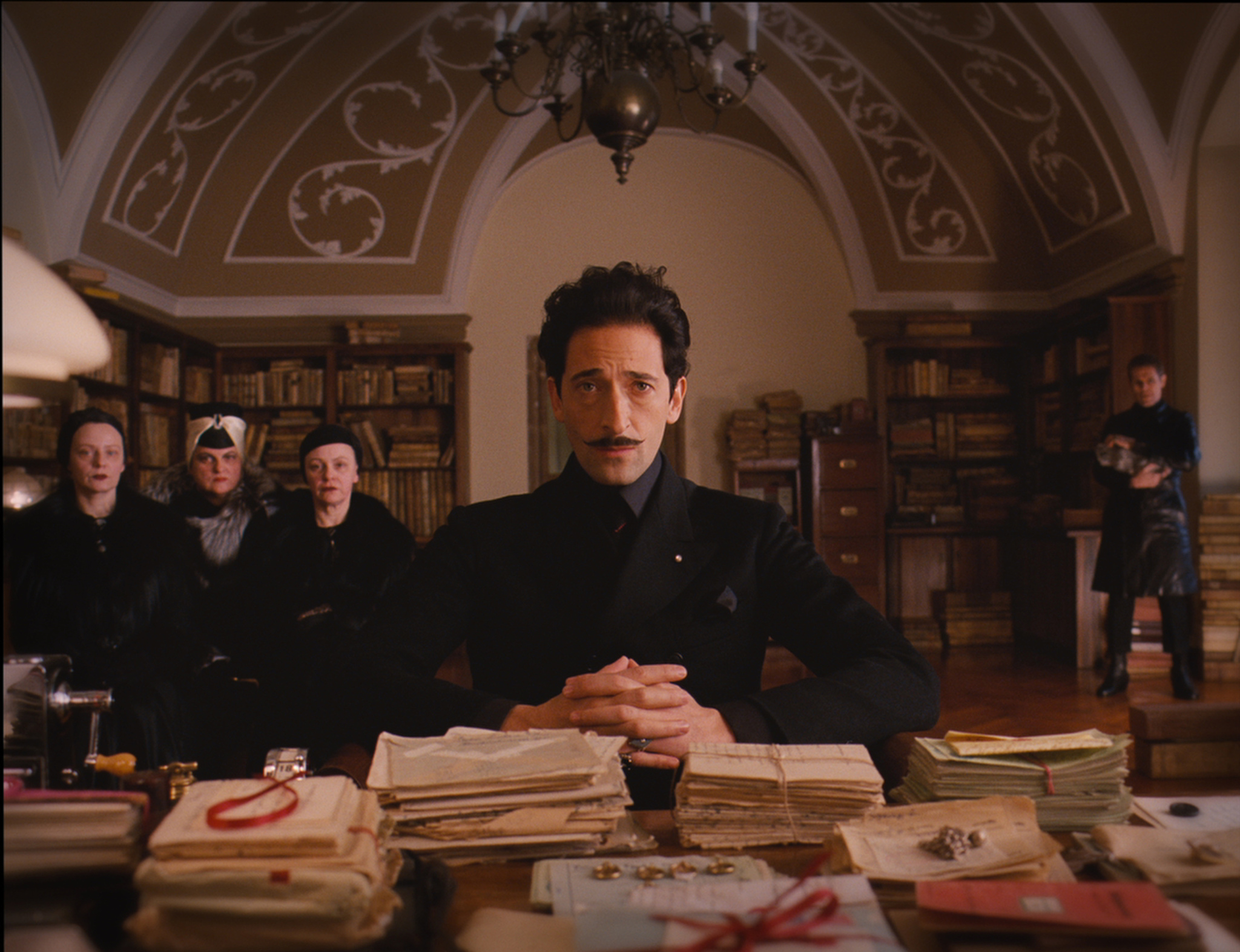 Still of Adrien Brody in Viesbutis Didysis Budapestas (2014)