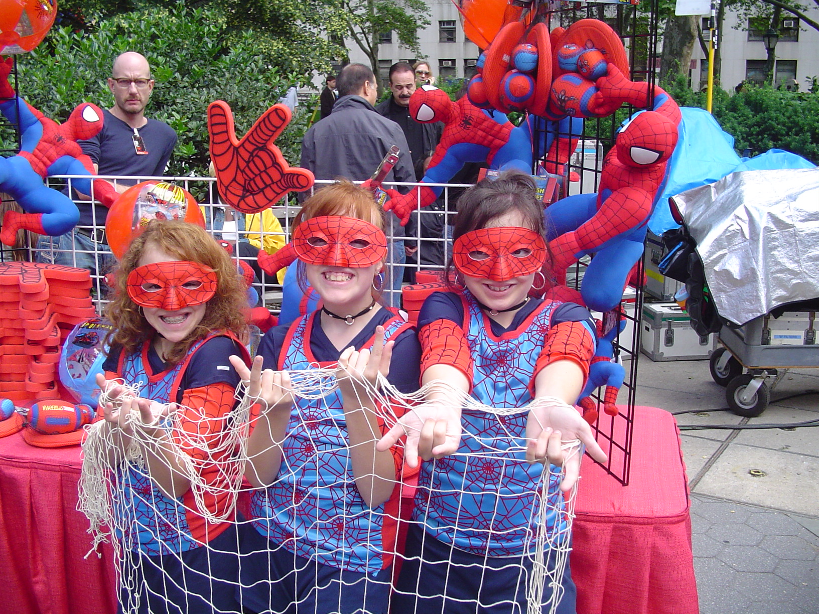 Brianna Florian with her sisters on the set of Spider-Man 3.