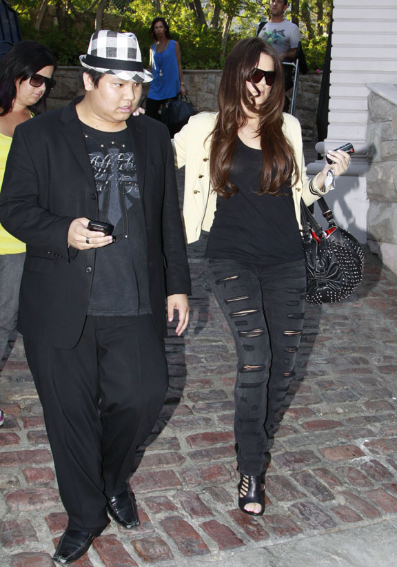 Steve Nguyen and Khloe Kardashian leaving a photo shoot