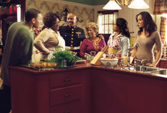 Still of Regina King, Loretta Devine, Sharon Leal, Lupe Ontiveros, Columbus Short and Chris Brown in This Christmas (2007)