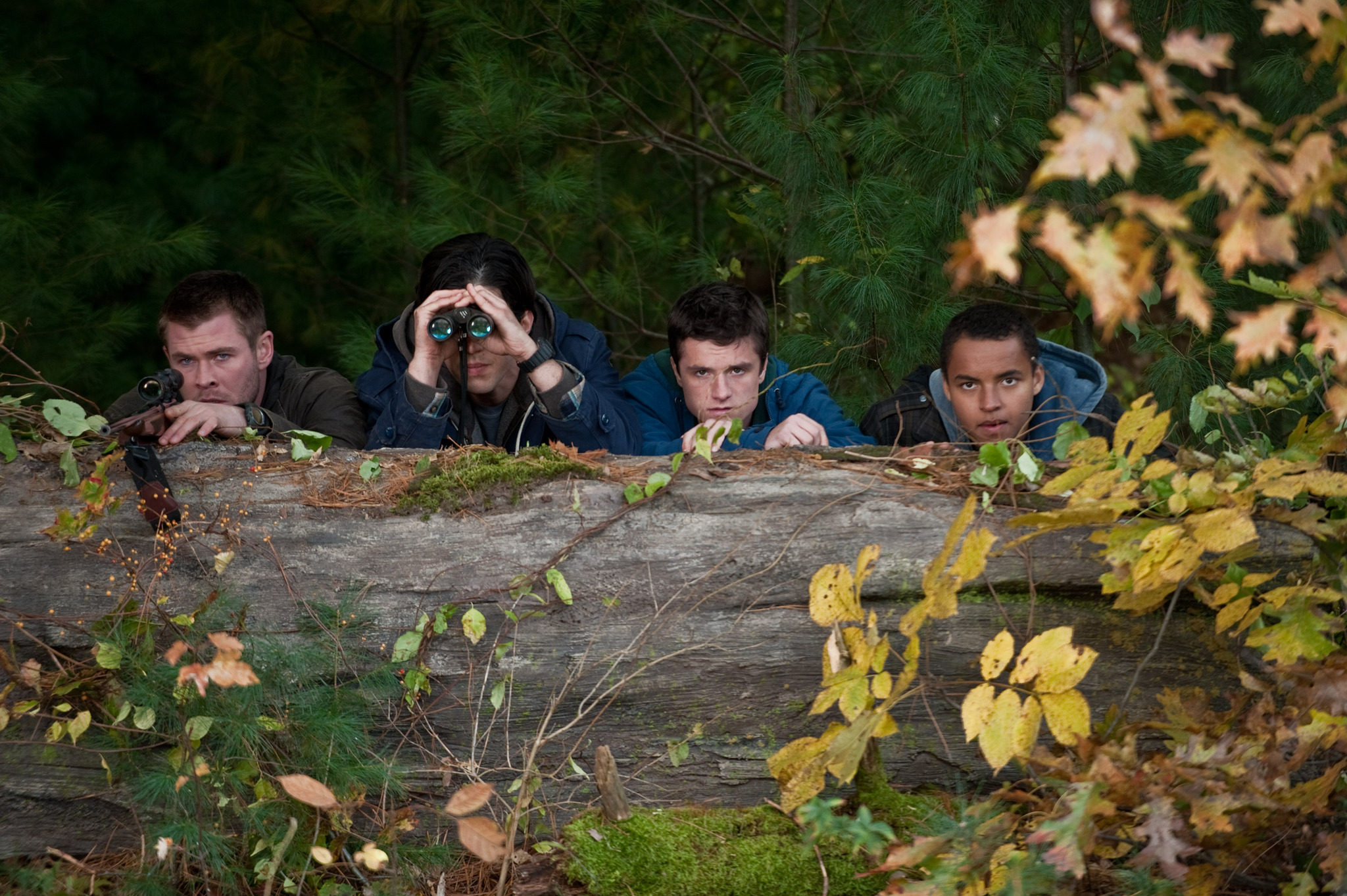 Still of Josh Peck, Chris Hemsworth, Josh Hutcherson and Connor Cruise in Red Dawn (2012)