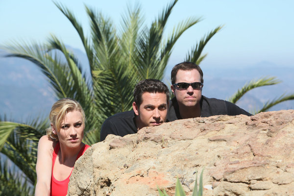 Still of Adam Baldwin, Zachary Levi and Yvonne Strahovski in Cakas (2007)