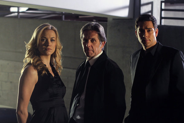 Still of Gary Cole, Zachary Levi and Yvonne Strahovski in Cakas (2007)