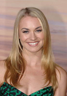 Yvonne Strahovski at event of Ilgo plauko istorija (2010)