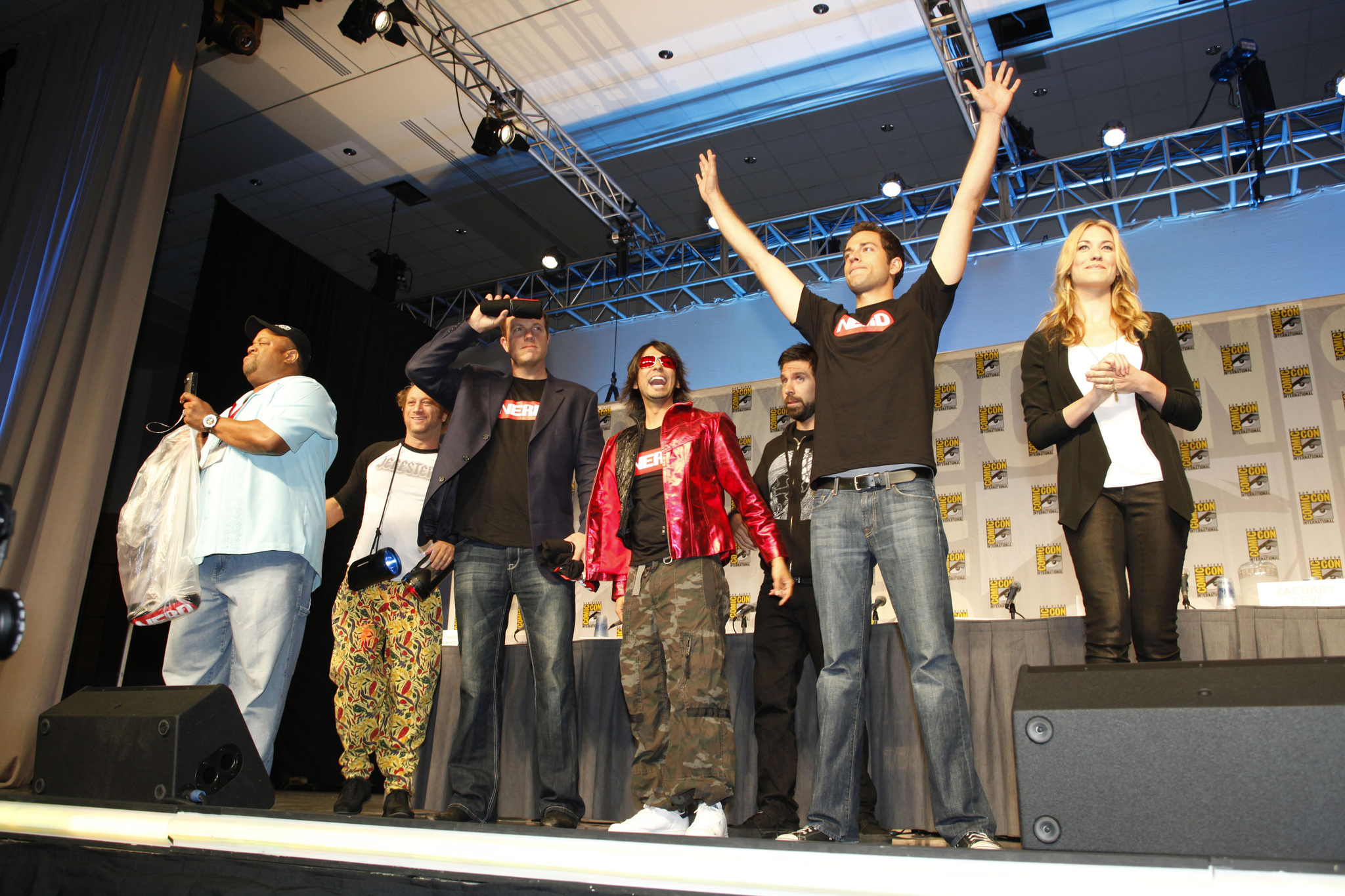 Adam Baldwin, Vik Sahay, Scott Krinsky, Mark Christopher Lawrence, Zachary Levi, Joshua Gomez and Yvonne Strahovski at event of Cakas (2007)