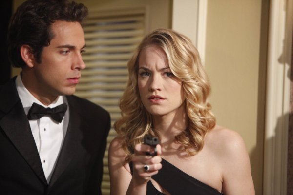 Still of Zachary Levi and Yvonne Strahovski in Cakas (2007)