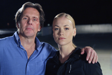 Still of Gary Cole and Yvonne Strahovski in Cakas (2007)