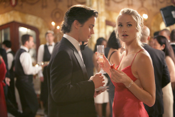 Still of Matt Bomer and Yvonne Strahovski in Cakas (2007)