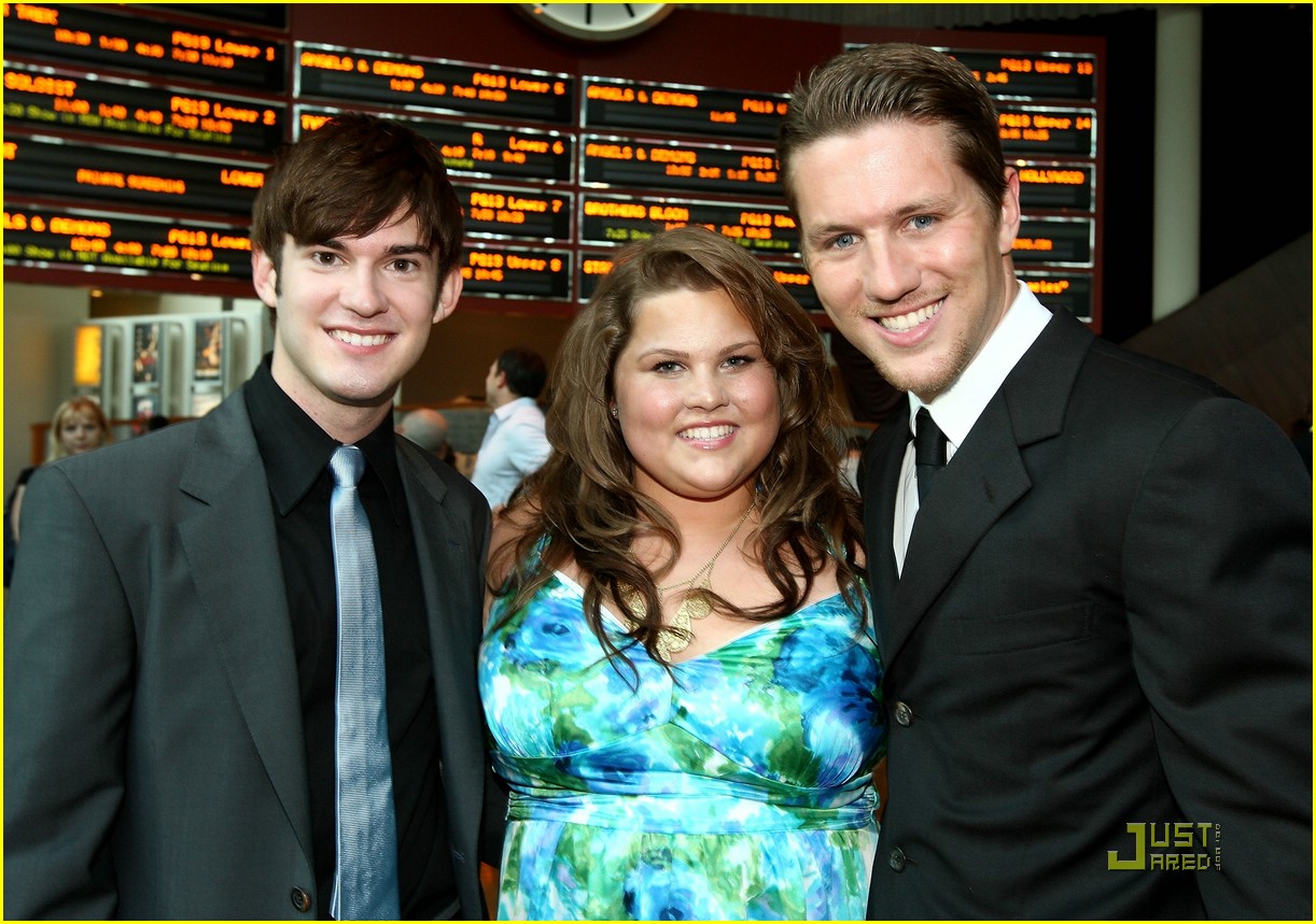 Chelsea Makela with Ross Thomas & Brennan Hillard 2009