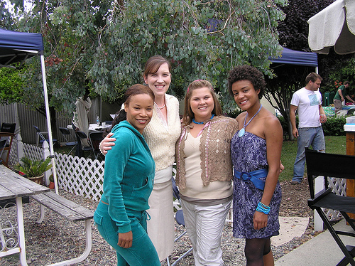 Chelsea Makela on set with co stars Kate Danley, Leshay Thompson & Gabi Rojas