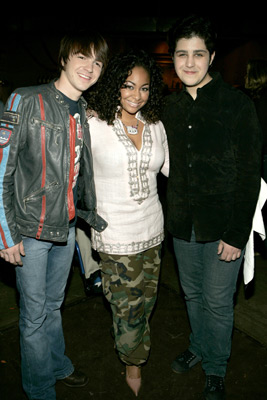 Drake Bell, Josh Peck and Raven-Symoné at event of Nickelodeon Kids' Choice Awards '05 (2005)