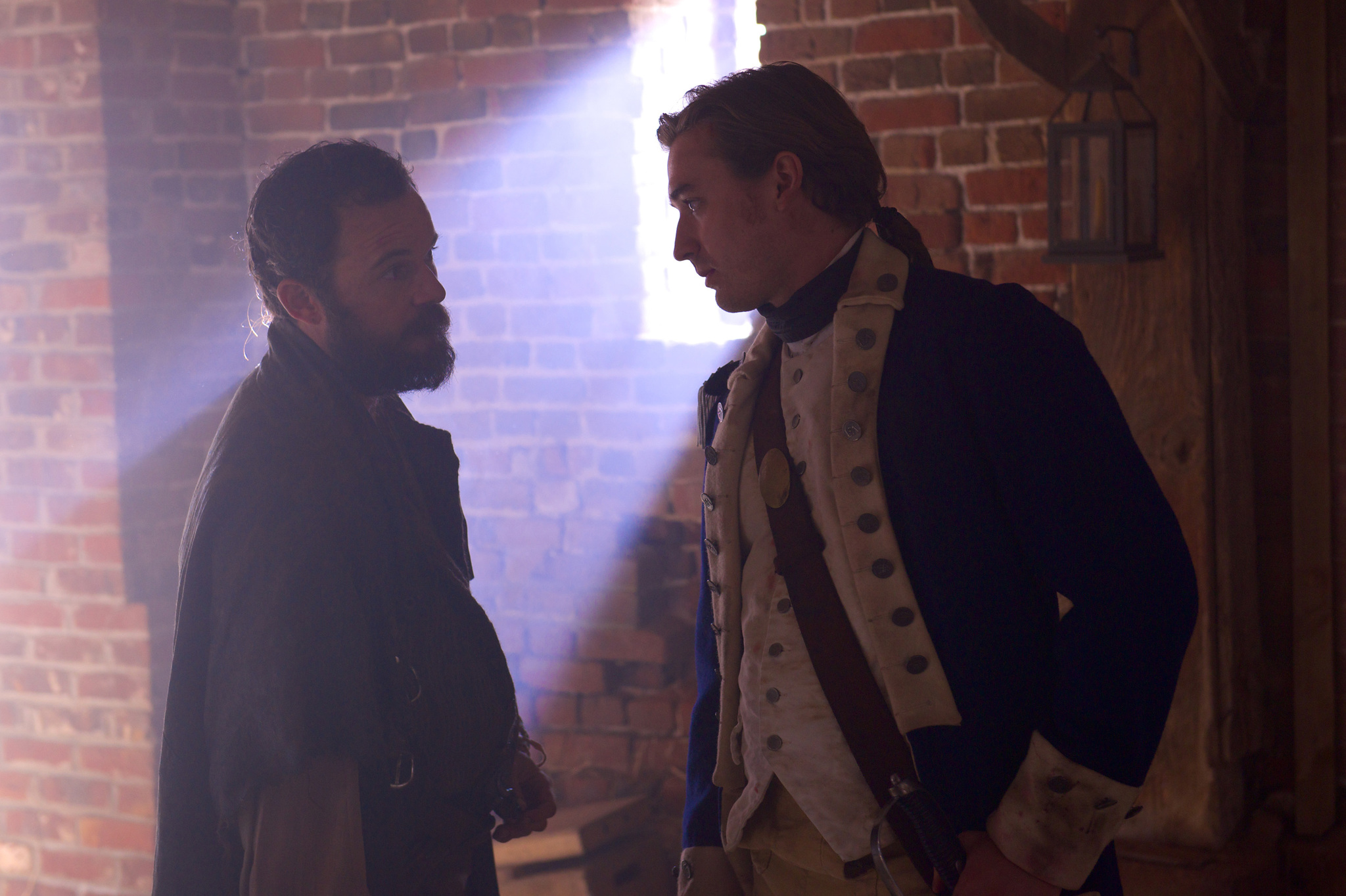 Still of Seth Numrich and Daniel Henshall in TURN (2014)