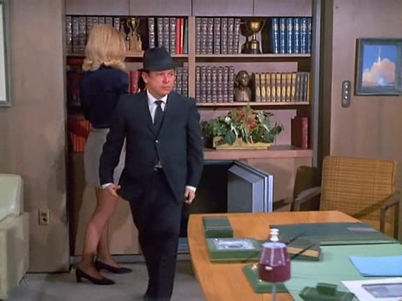 Bobby Somers in Get Smart - 4x23 - Greer Window