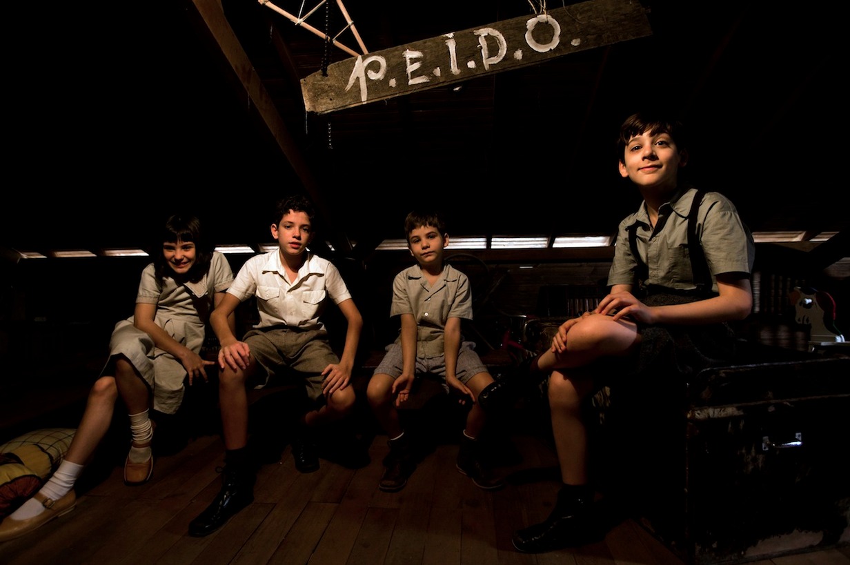Still of Giovanna Rispoli, Murilo Quirino, Ravi Quiroga & Lino Facioli on set of O Menino no Espelho