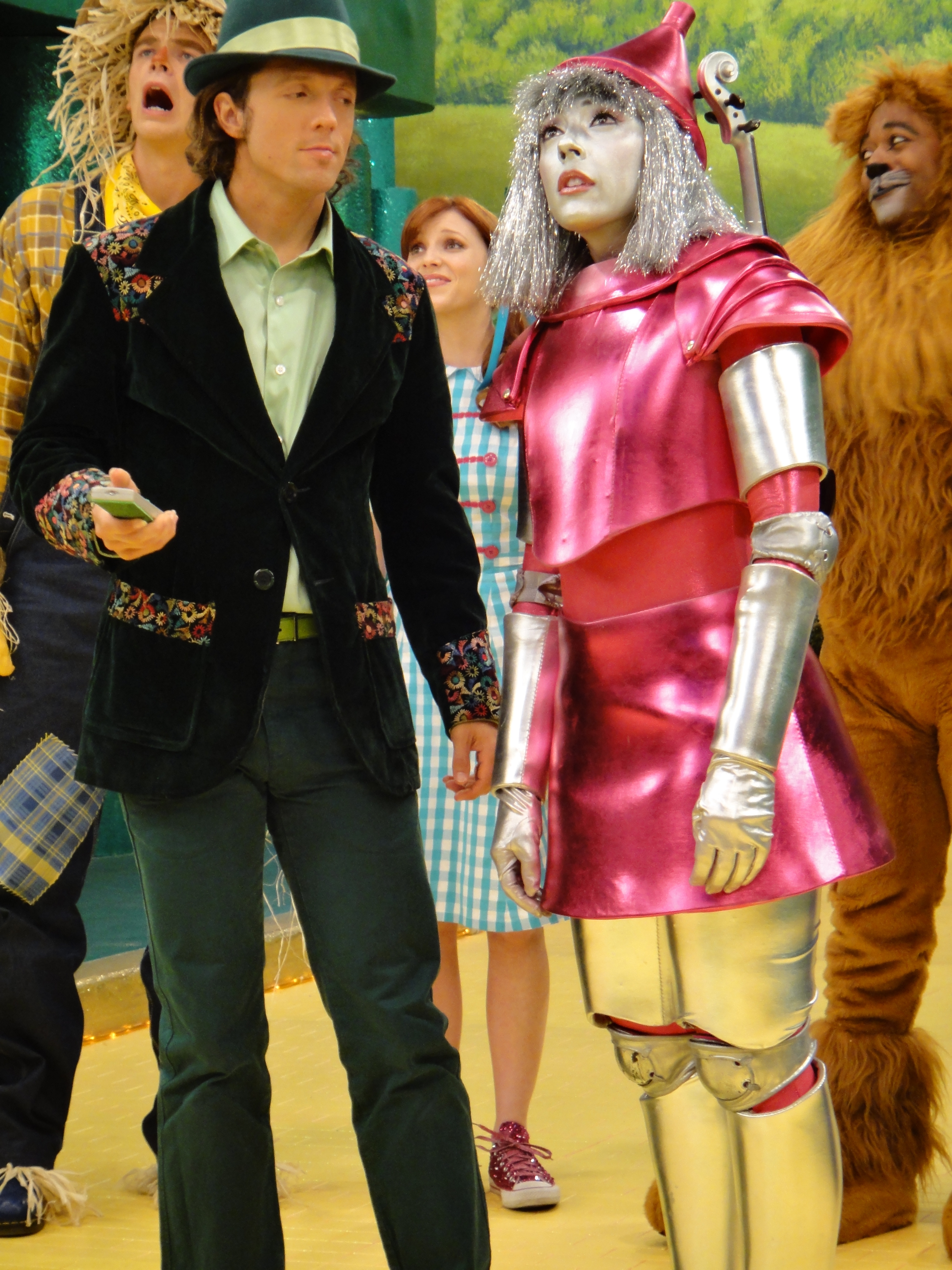 Still of Jason Mraz and Yvette Gonzalez-Nacer in The Wizard of Song