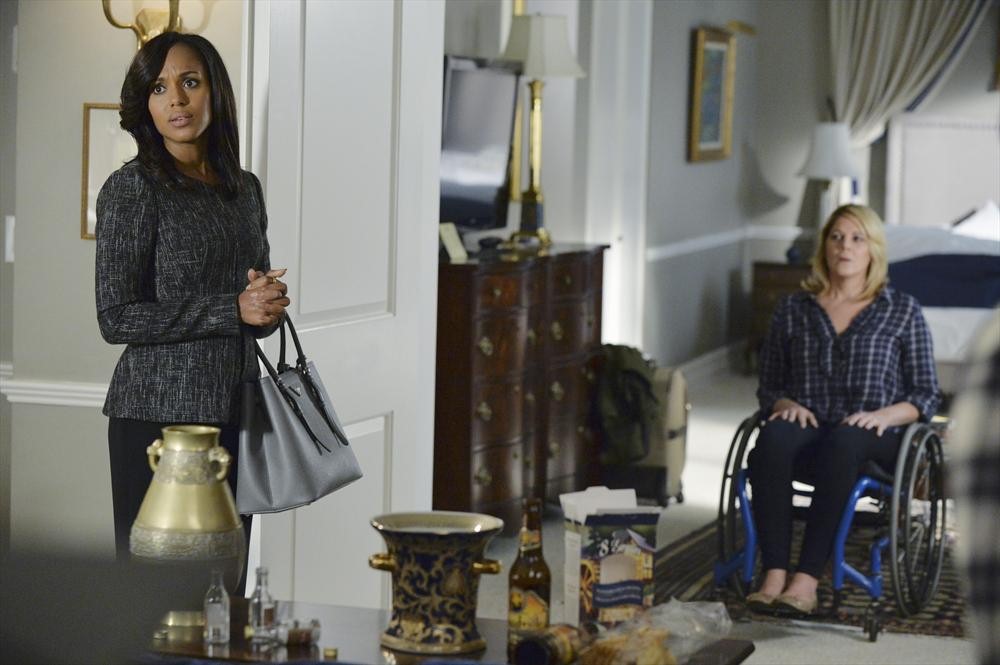 Still of Mary McCormack and Kerry Washington in Scandal (2012)
