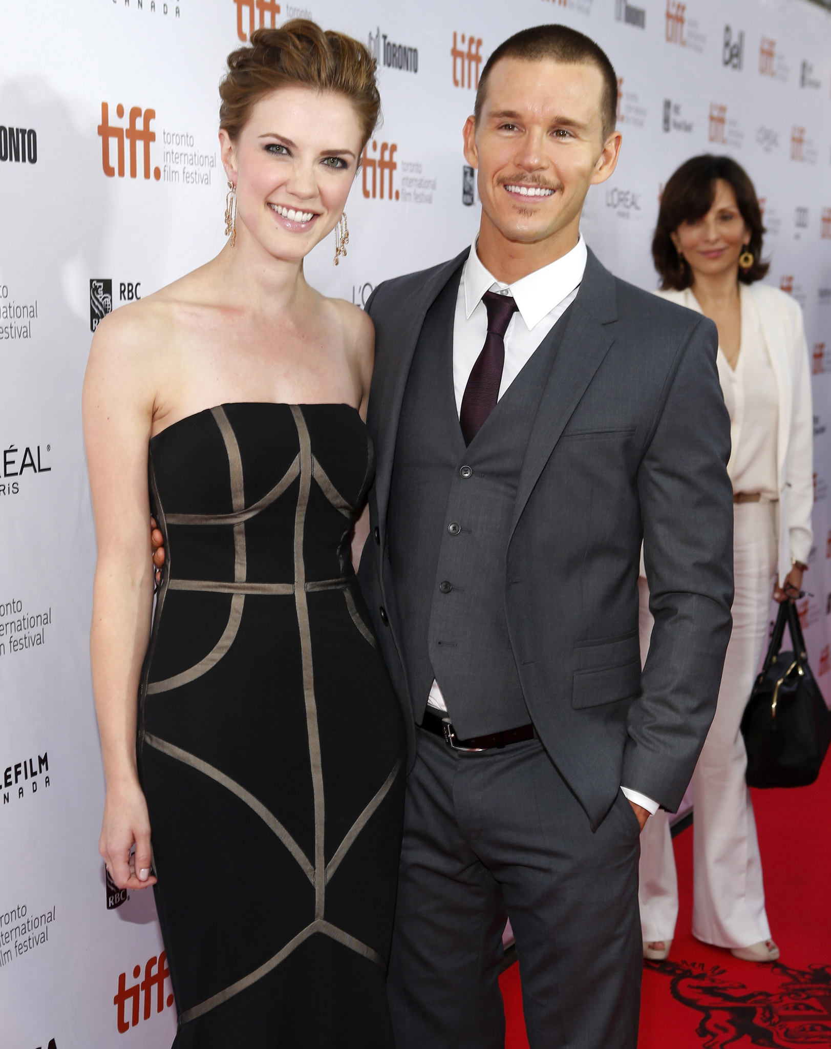 Ryan Kwanten and Sara Canning at event of The Right Kind of Wrong (2013)