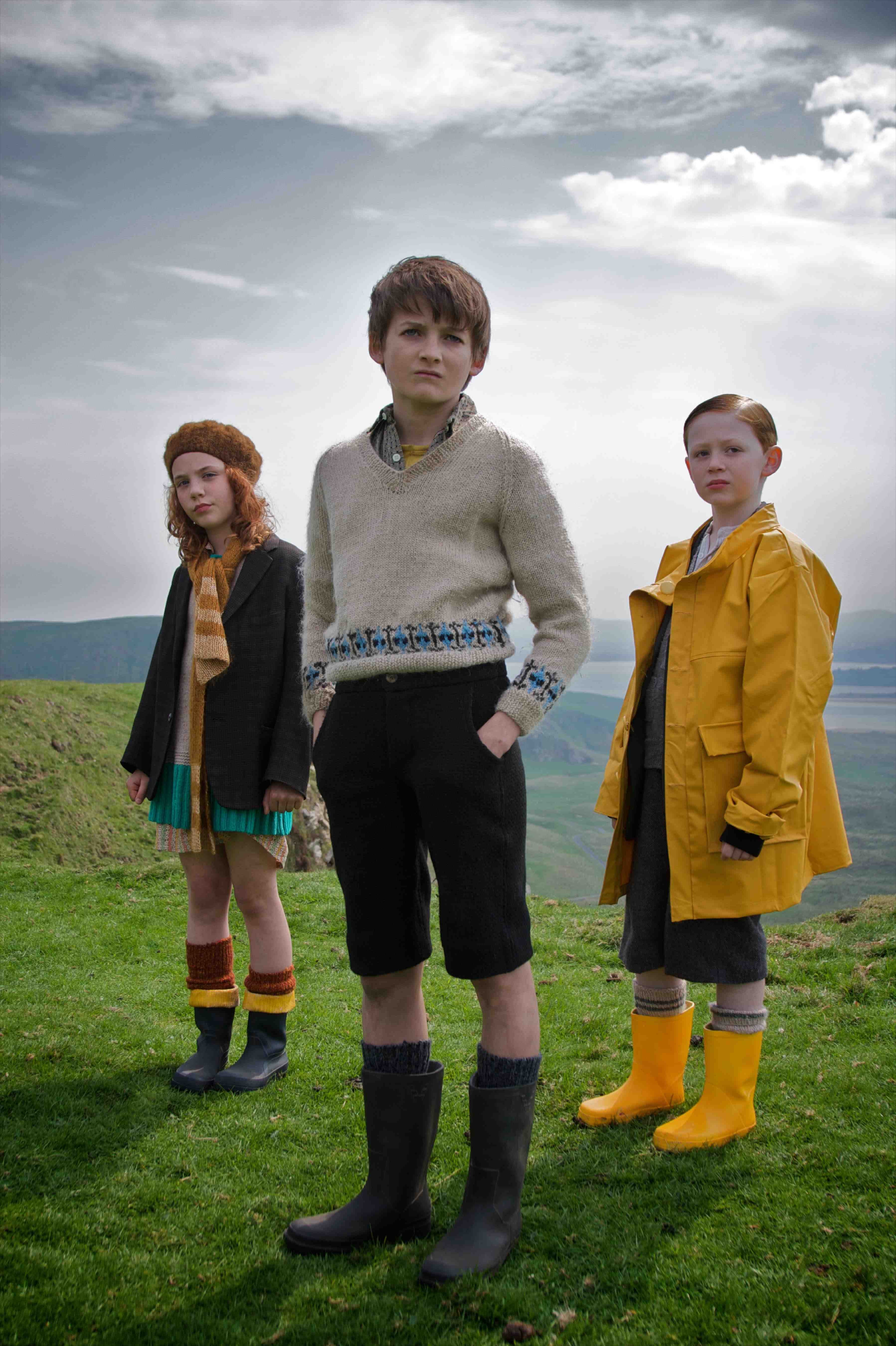 Jack Gleeson, John Bell and Tara Alice Scully in A Shine of Rainbows (2009)