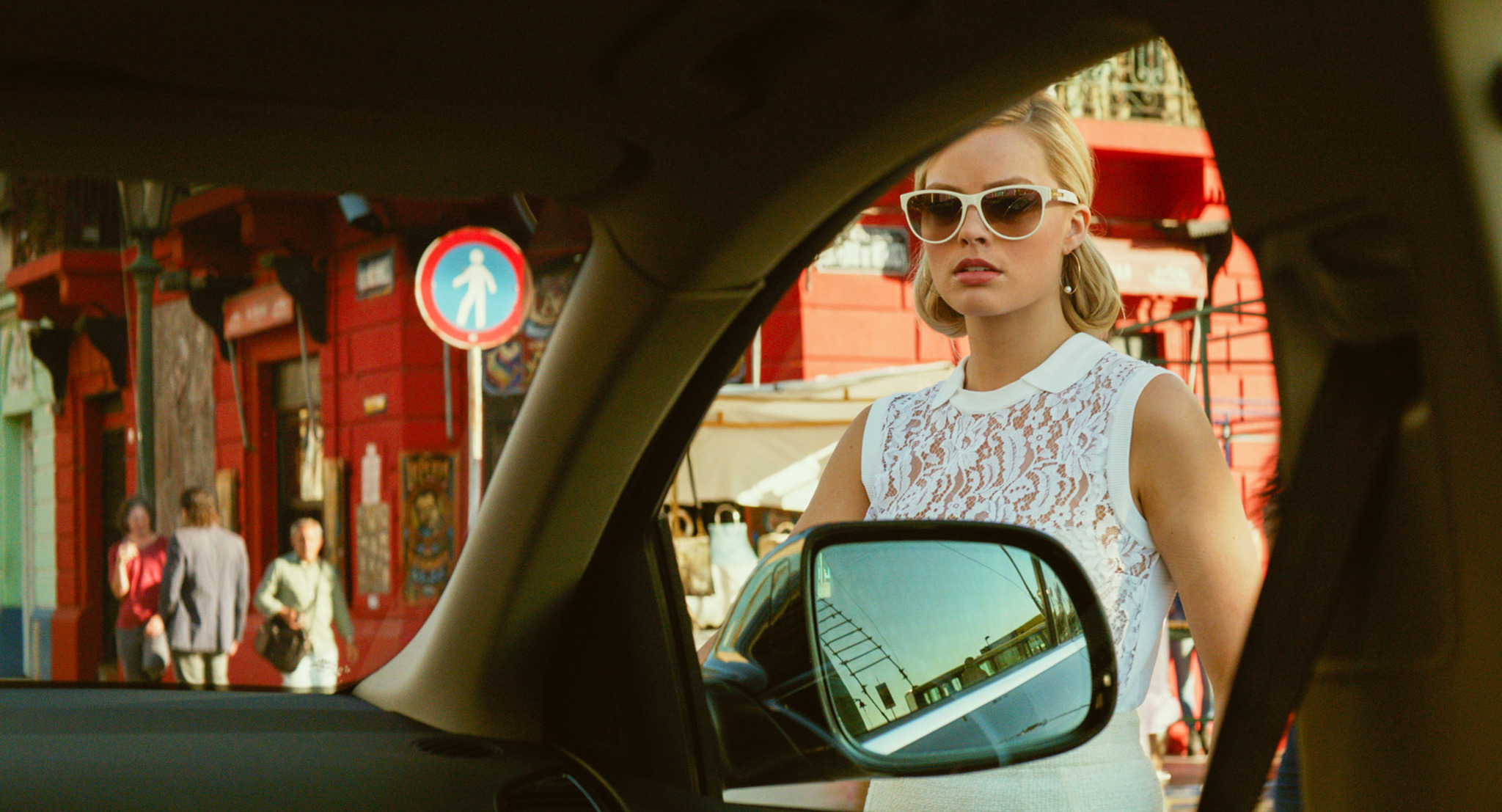 Still of Margot Robbie in Susikaupk (2015)