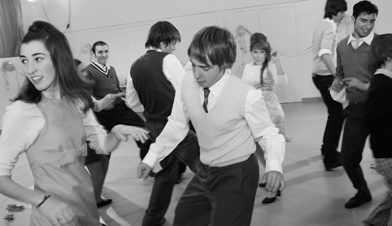 Still of Anna Rocamora, Emma Escribano, Sílvia Salvador, Ricard Salvà, Arnau Pastor, Eric Escoda and Joan Fernández in Madison Class of '64 (2006)