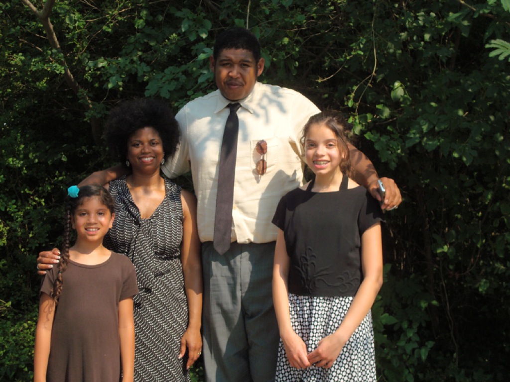 Marlo Scheitler with Omar Benson Miller and two young actresses on the set of the film 