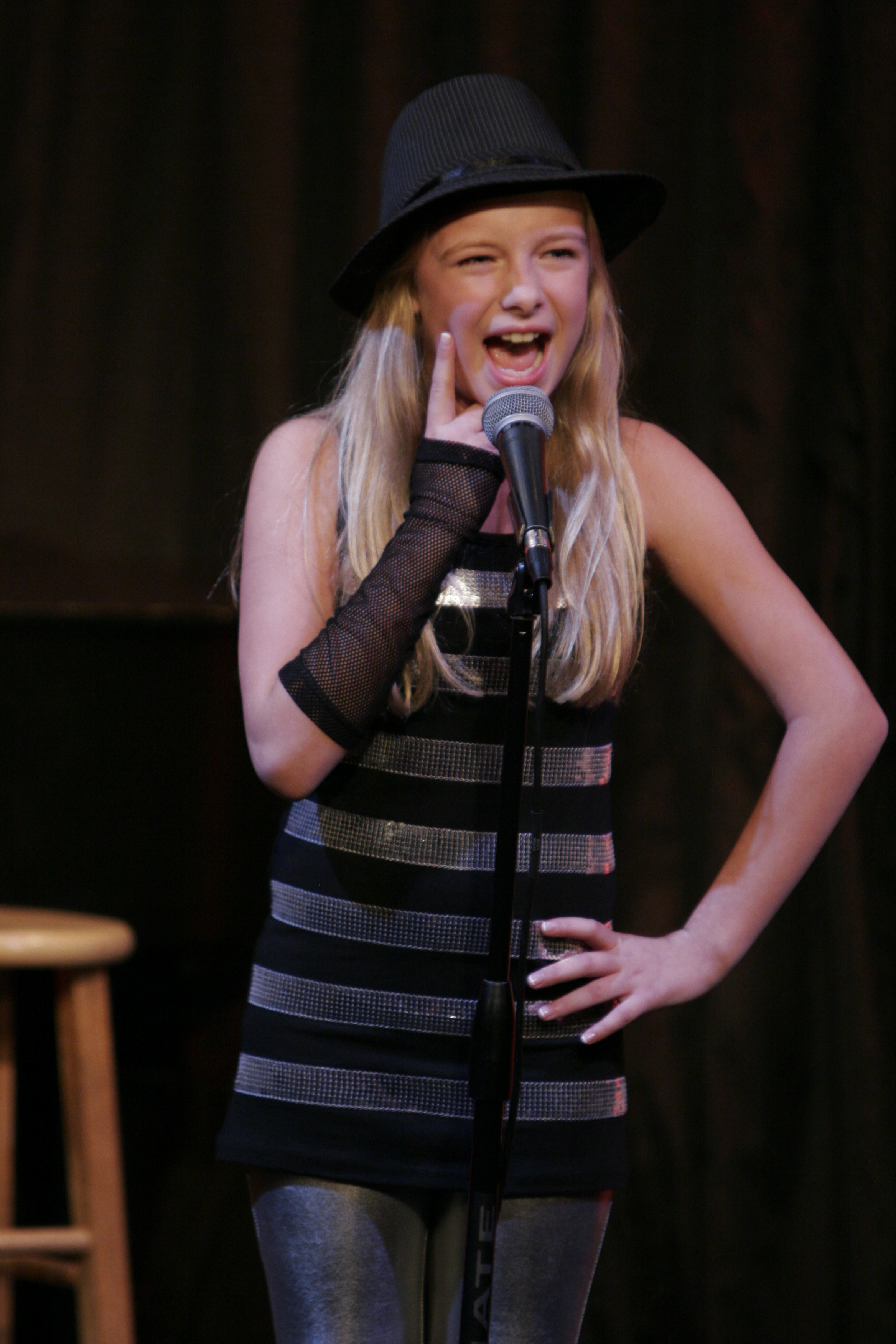 Halston performing at the LA Improv August 2008