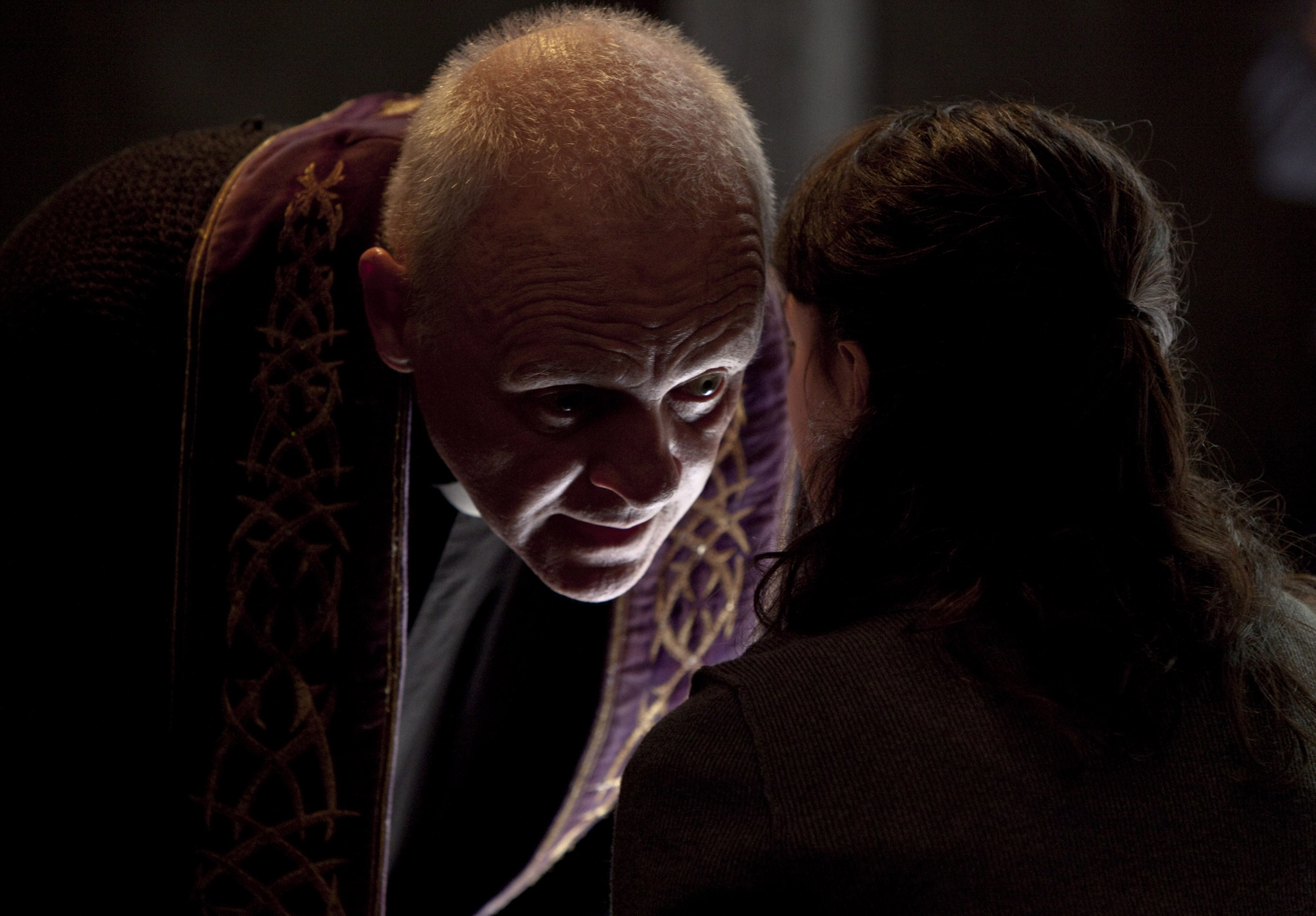 Still of Anthony Hopkins and Marta Gastini in Egzorcizmas (2011)