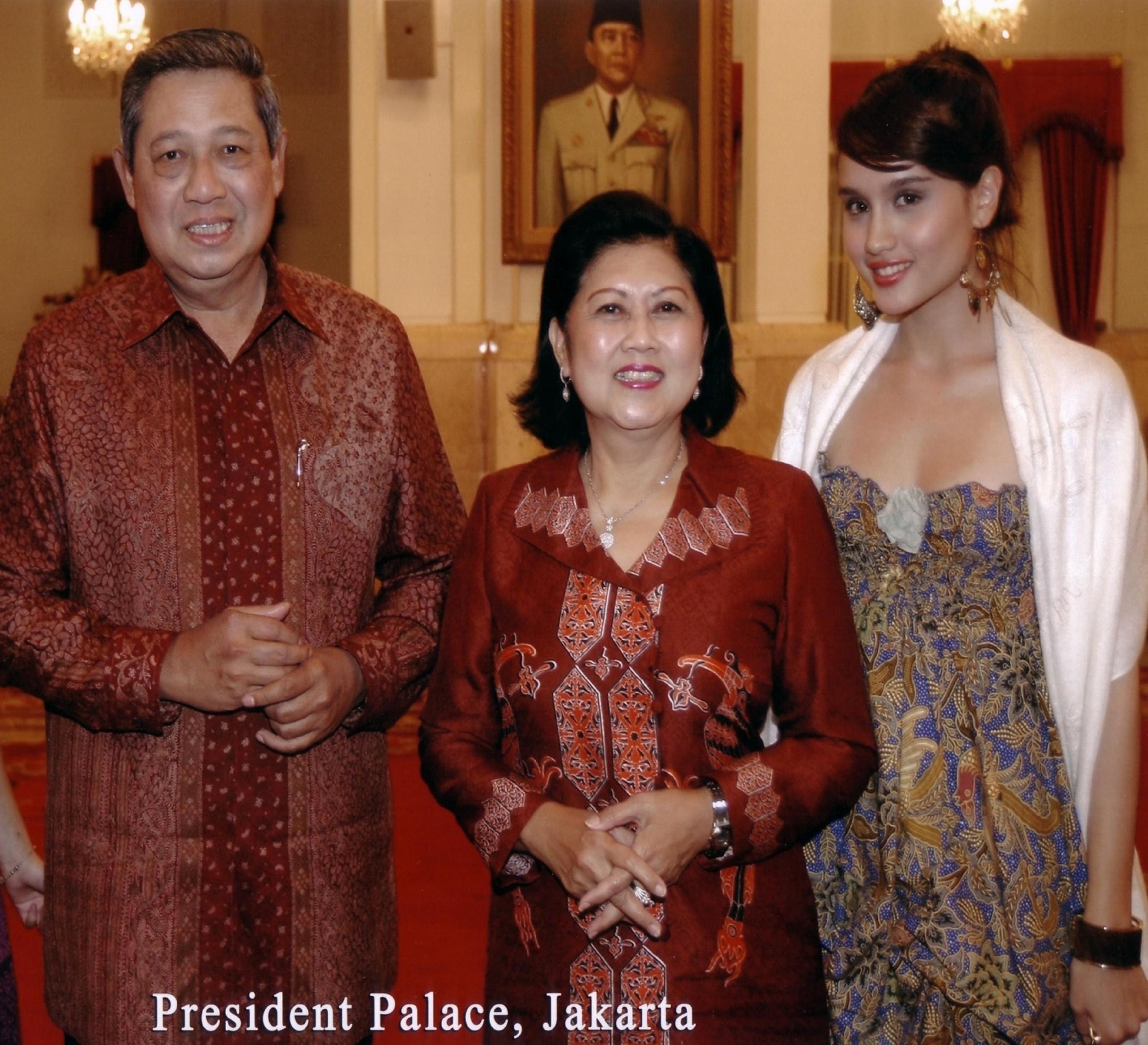 Cinta Laura Kiehl with President Susilo Bambang Yudhoyono and the First Lady.