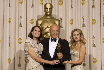 Sally Ledger, Kim Ledger and Kate Ledger accept the award on behalf of Heath Ledger for his performance by an actor in a supporting role, for his role in 