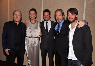 Jeff Bridges, Robert Duvall, Scott Cooper, Maggie Gyllenhaal and Ryan Bingham at event of Crazy Heart (2009)
