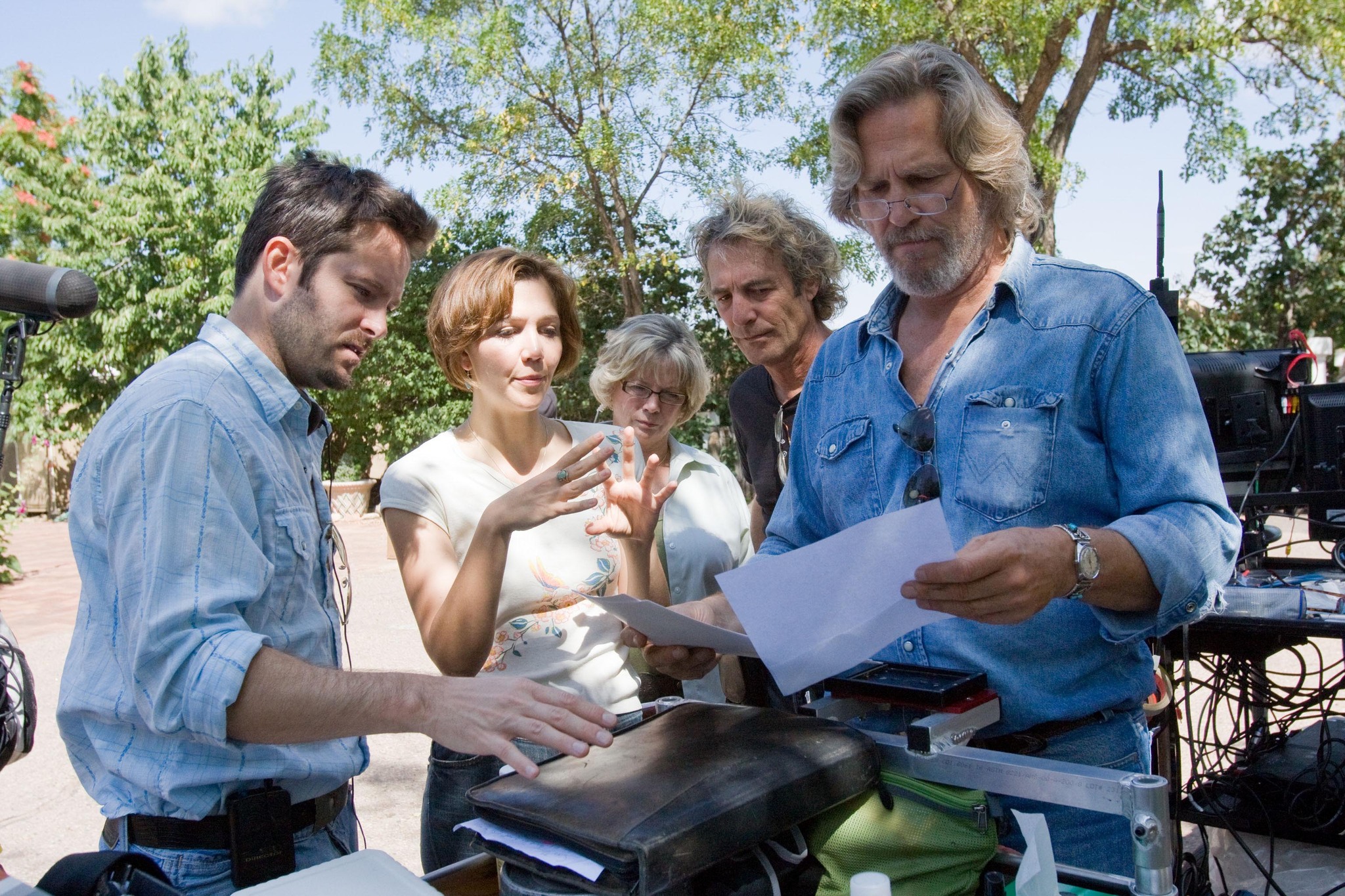 Still of Jeff Bridges, Scott Cooper and Maggie Gyllenhaal in Crazy Heart (2009)